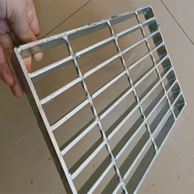 鋼格板在電廠平臺上起著主要的作用，為啥這么說呢？